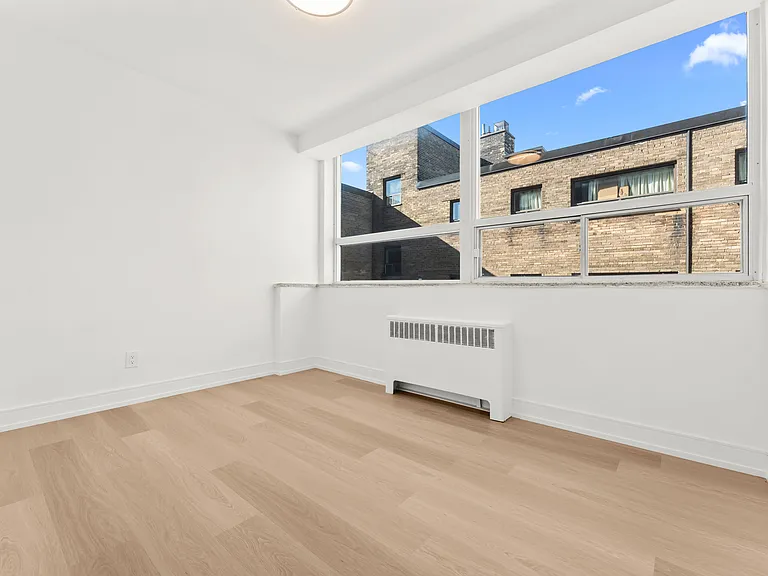 118 Tyndall Ave — Photo 18