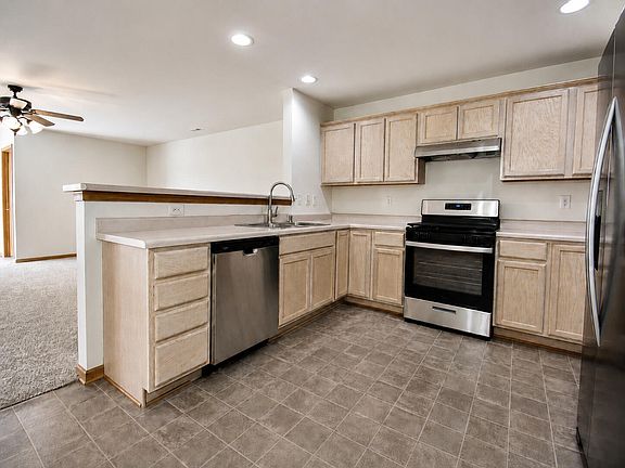 5th image of 944 Birch Dr