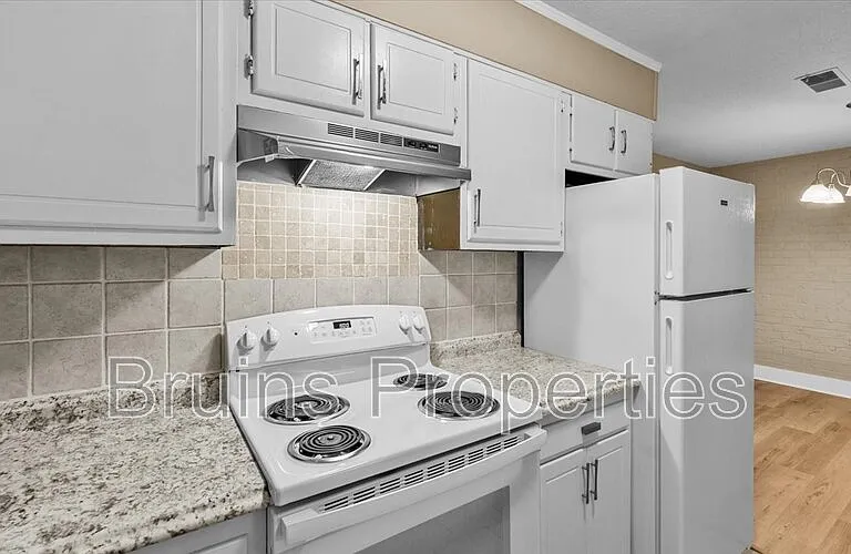 1825 Johnson St E #1 — Photo 6