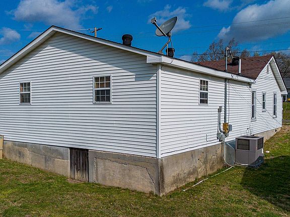 3rd image of 544 Sandlick Rd