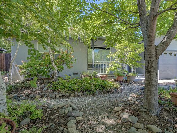 4th image of 2156 Garden Ave