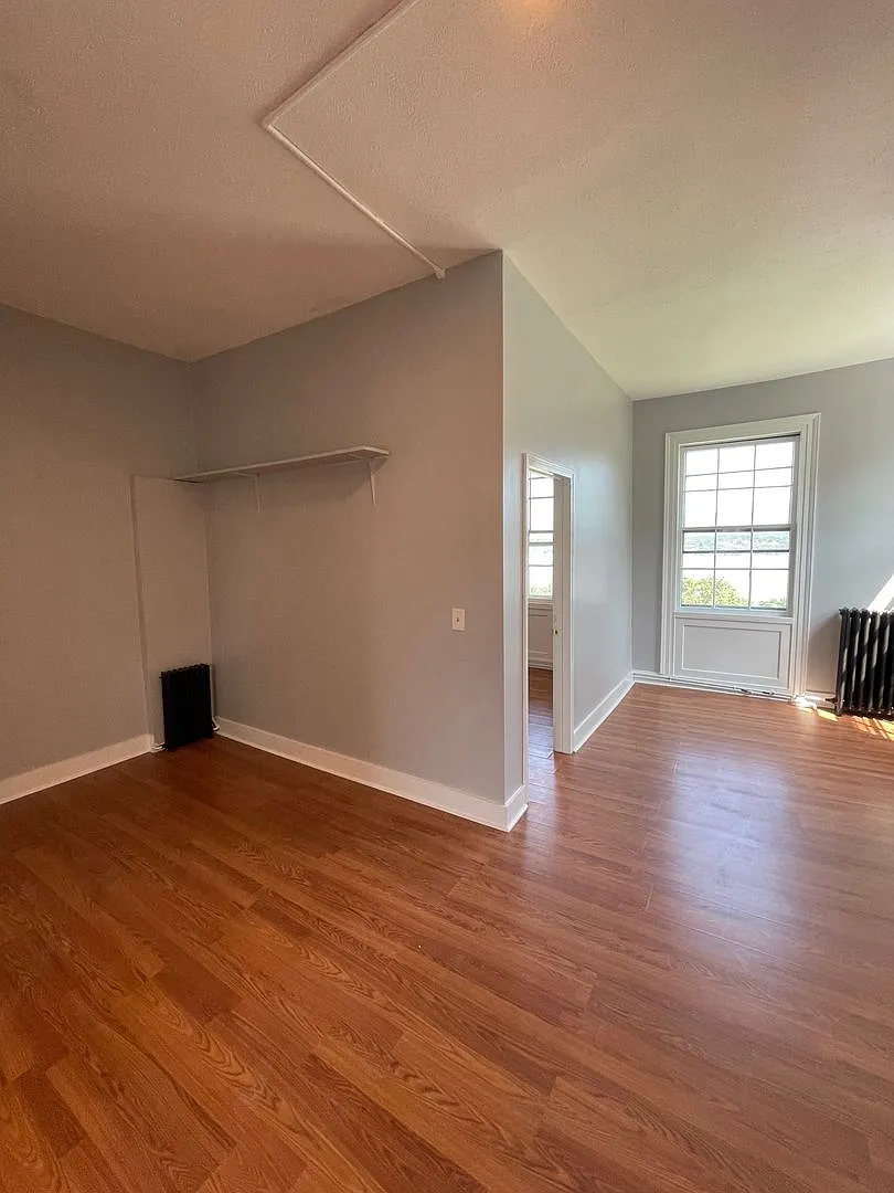 160 Grand St. — Photo 4