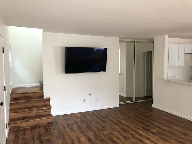 2 bed, 1.5 bath, 996 sqft, $2,550 — Photo 4
