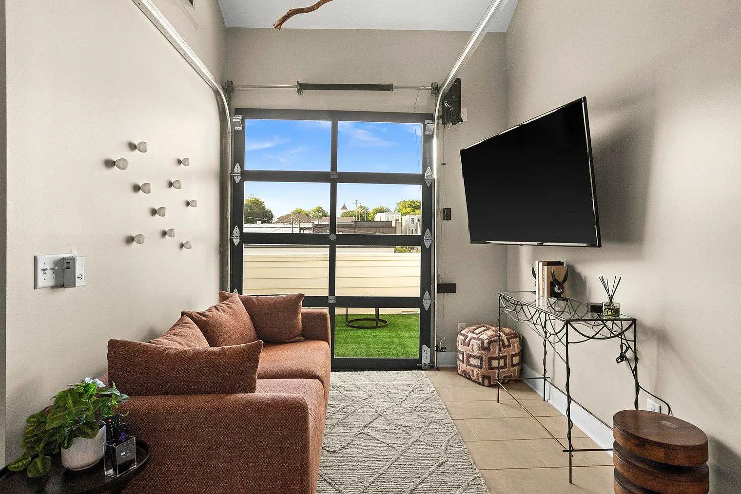 4 bed, 4.0 bath, 2992 sqft, $4,688 — Photo 1