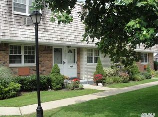 3230 Wilshire Ln, Oakdale, NY 11769