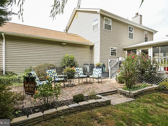 5th image of 14 Meade Ct