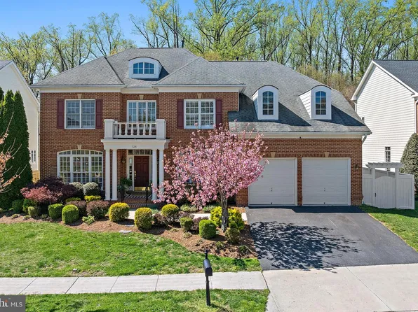 726 Pearson Point Pl, Annapolis, MD 21401