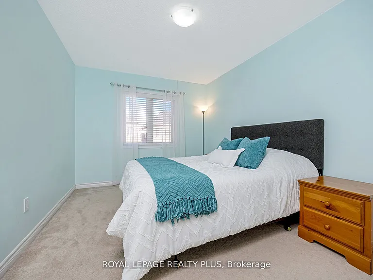 1542 Gainer Cres — Photo 29