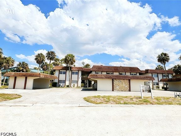 2nd image of 1723 Golf Club Dr APT 6