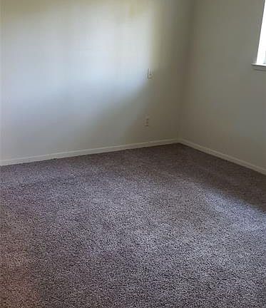 3rd image of 429 Clover Ln