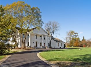 2 Wind Ridge Rd, South Barrington, IL 60010