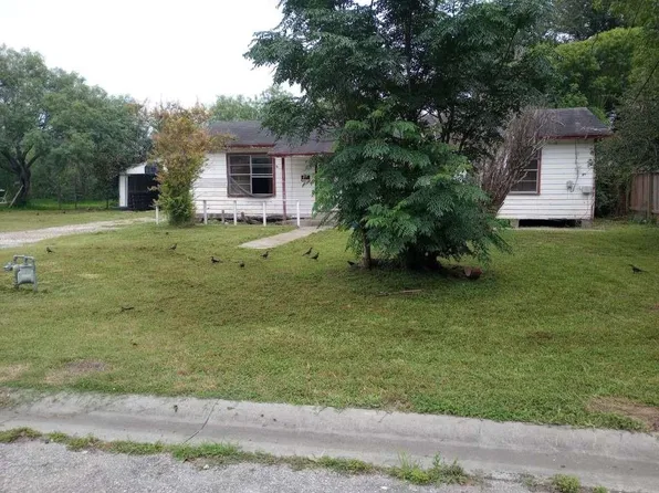 709 Avenue F, Sinton, TX 78387