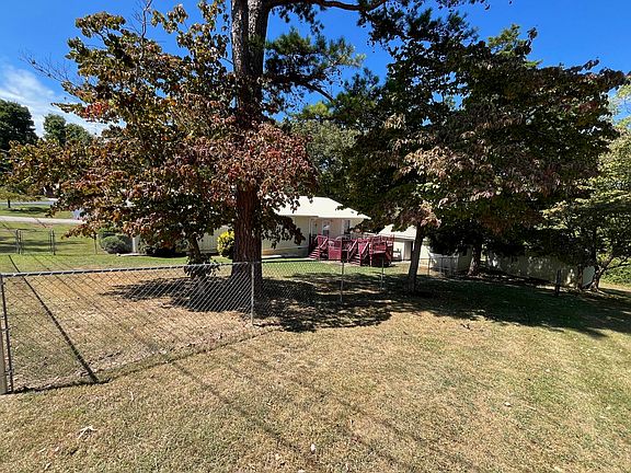 4th image of 814 Lakeshore Dr