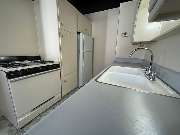 3rd image of 4922 Santa Cruz Ave #1-10