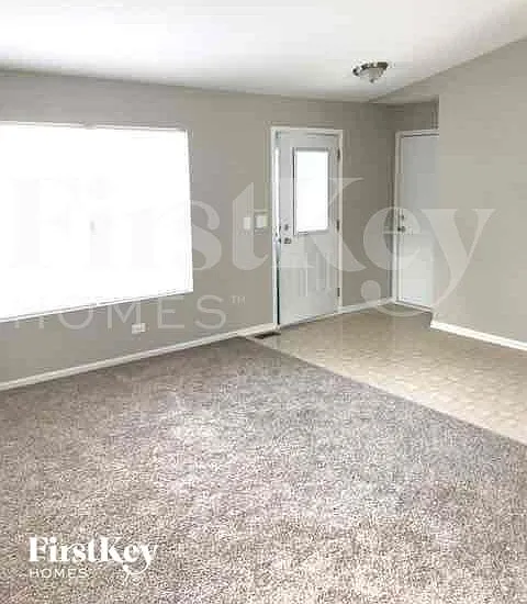 3 bed, 2.0 bath, 1230 sqft, $2,580 — Photo 2