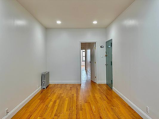 3rd image of 154 Knickerbocker Ave APT 3R