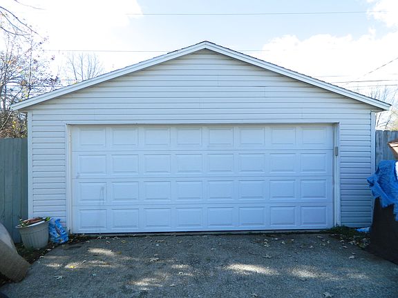 3rd image of 2531 Hawthorne Ave