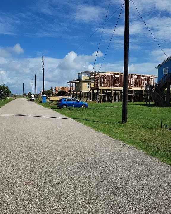 1st image of 3915 El Lago St