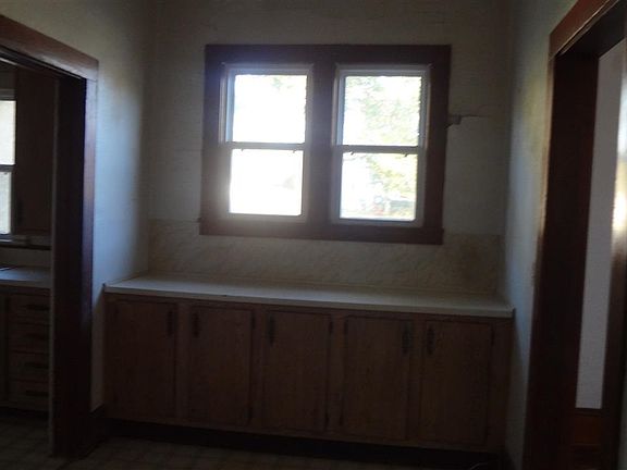 3rd image of 102 W King St