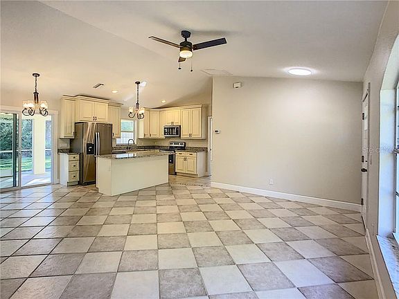 5th image of 2784 Crittendon St