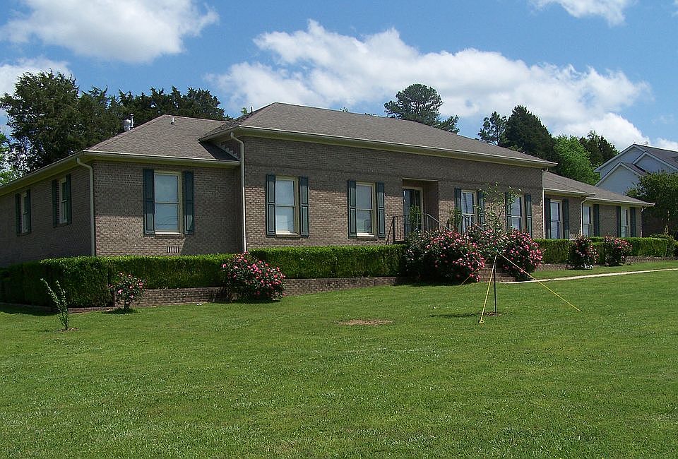 1st image of 502 Oakwood Dr