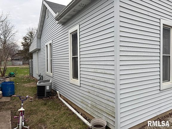 2nd image of 1618 N Hoyt St