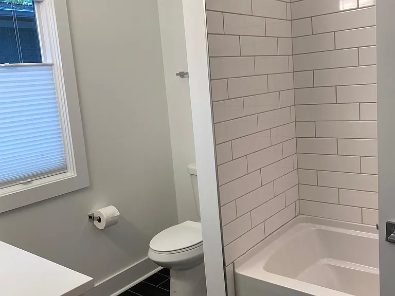 3rd bedroom bathroom on 2nd floor.