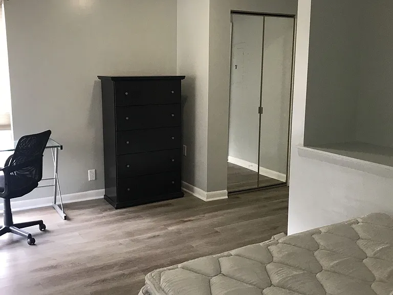 1380 Hunters Rd #J — Photo 10
