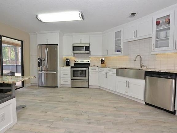 5th image of 160 Harrogate Pl