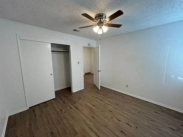 7921 Cold Creek Ct — Photo 12