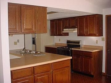 3rd image of 810 Bremerton Dr
