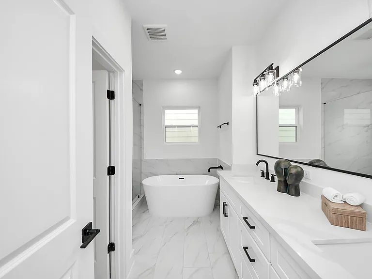 1216 English St — Photo 28
