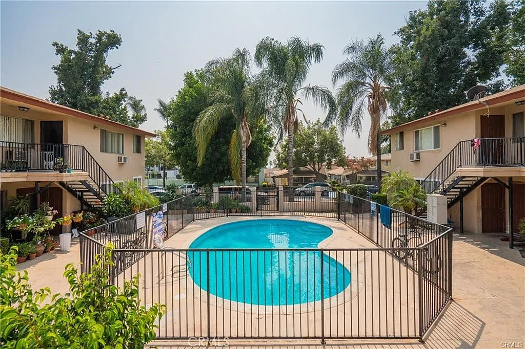 4830 Canoga St — Photo 1