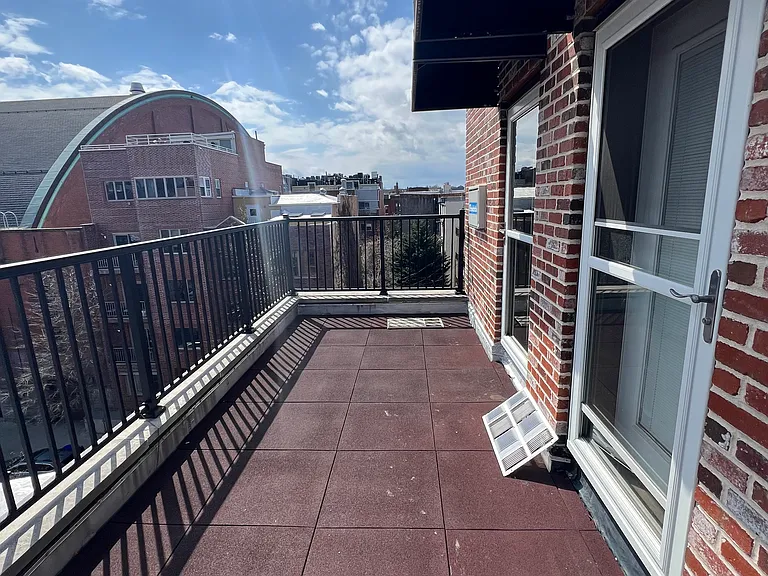 377 14th St #PENTHOUSE — Photo 8