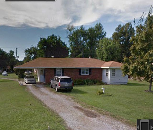 FRONT OF HOUSE< LARGE LOT