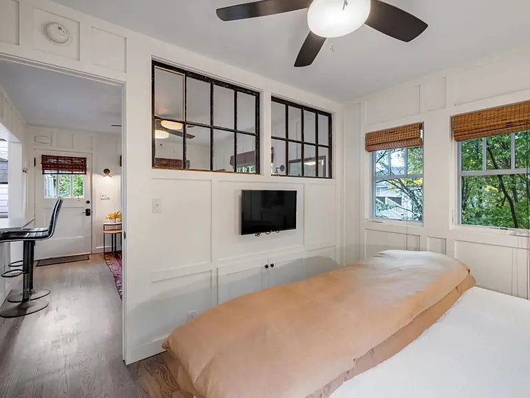301 E Olive St — Photo 9
