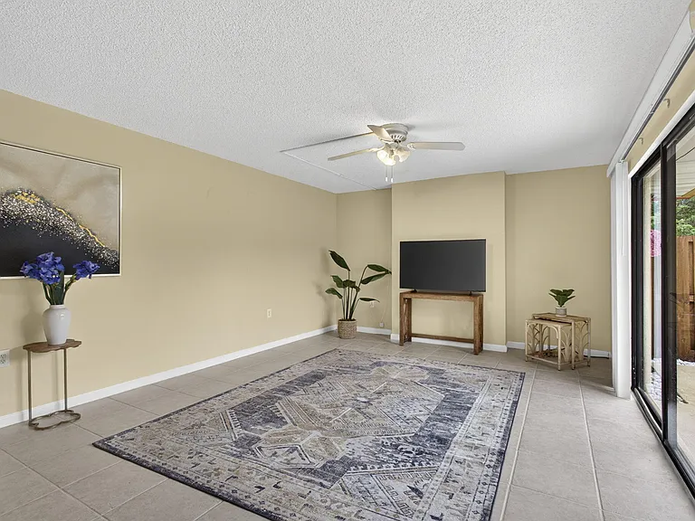 3345 Meridian Way N #C — Photo 12