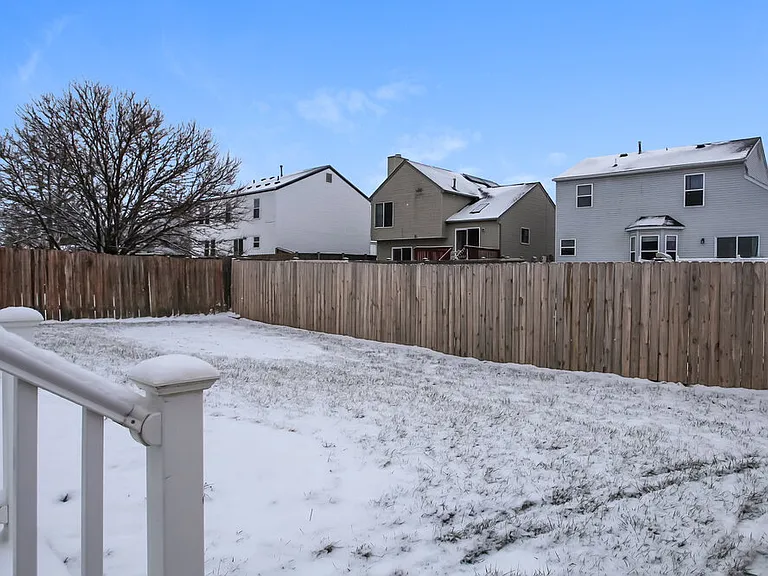 313 Effington Ln — Photo 16