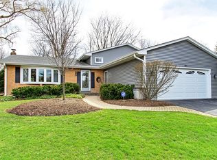 607 Gaslight Dr, Algonquin, IL 60102