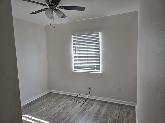 4th image of 900 W Krueger Ln