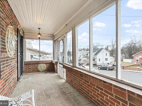 3rd image of 1108 Washington Ave