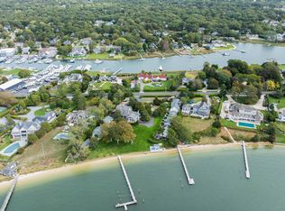 30 Rampasture Rd APT R, Hampton Bays, NY 11946