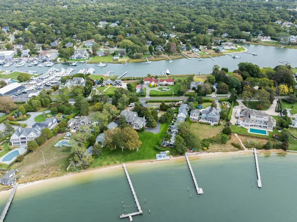 30 Rampasture Rd APT R, Hampton Bays, NY 11946