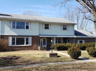 2013 Prairie View Dr, Urbana, IL 61802