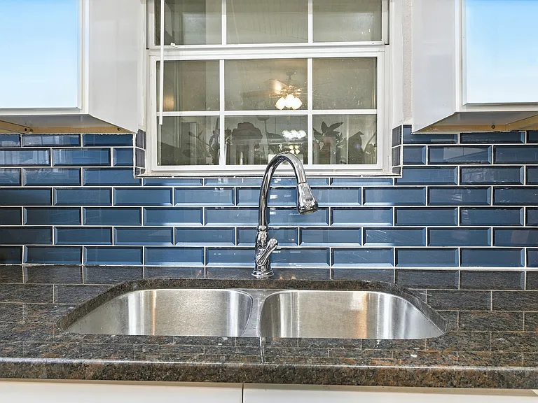 629 Delmar St — Photo 32
