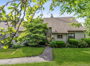10 Acorn Ln, Brookfield, CT 06804