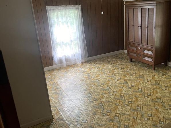 6725 Miller Creek Rd, Swords Creek, VA 24649