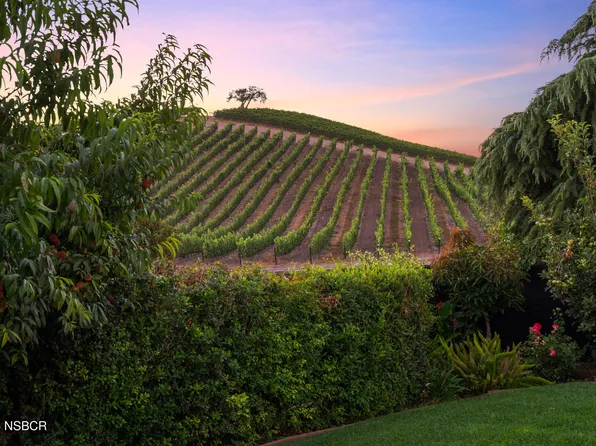 25 Chamiso Dr, Los Alamos, CA 93440