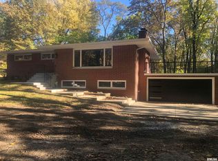 2318 E Lake Shore Dr, Springfield, IL 62712