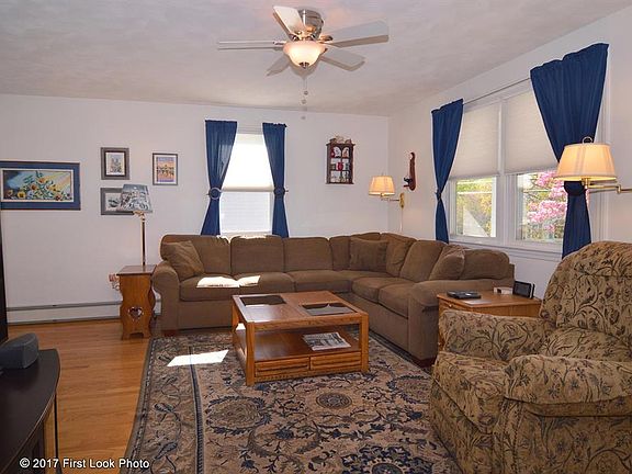 3rd image of 118 Rhode Island Blvd